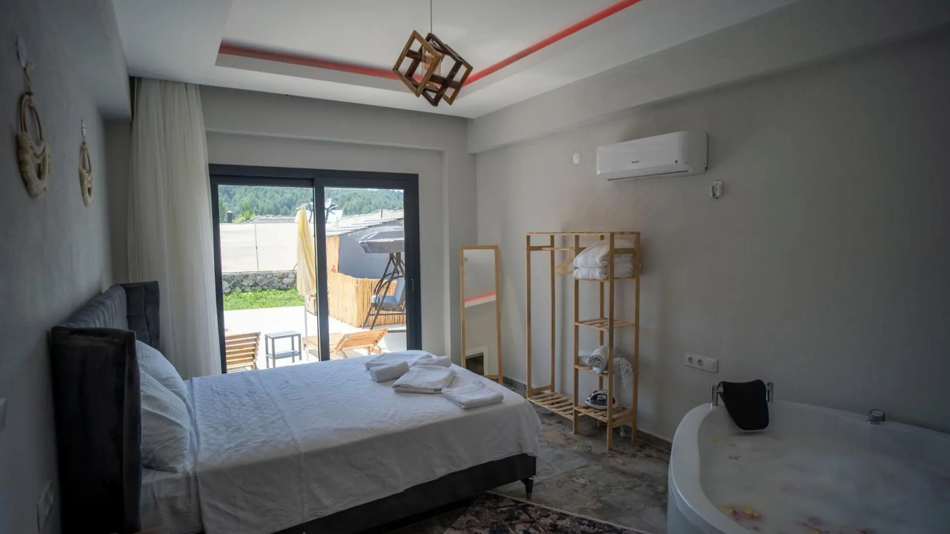 Villa Mera 2 フェティエ