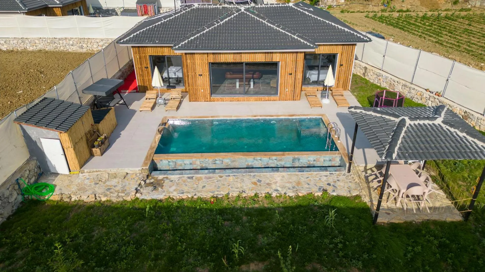 Villa Mera 2 フェティエ